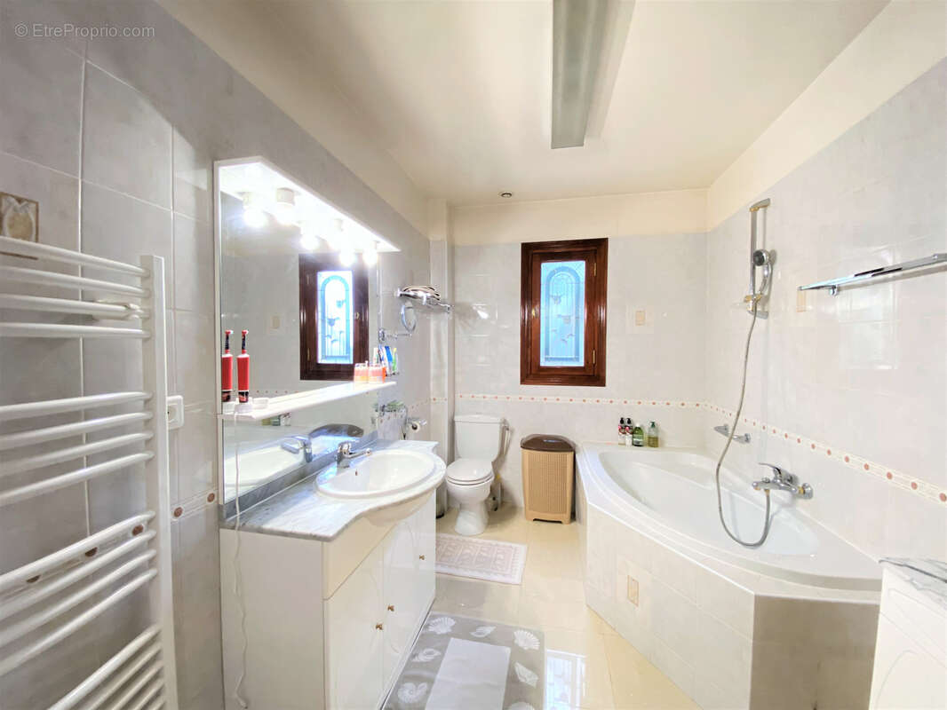 Maison à SAINT-MAUR-DES-FOSSES