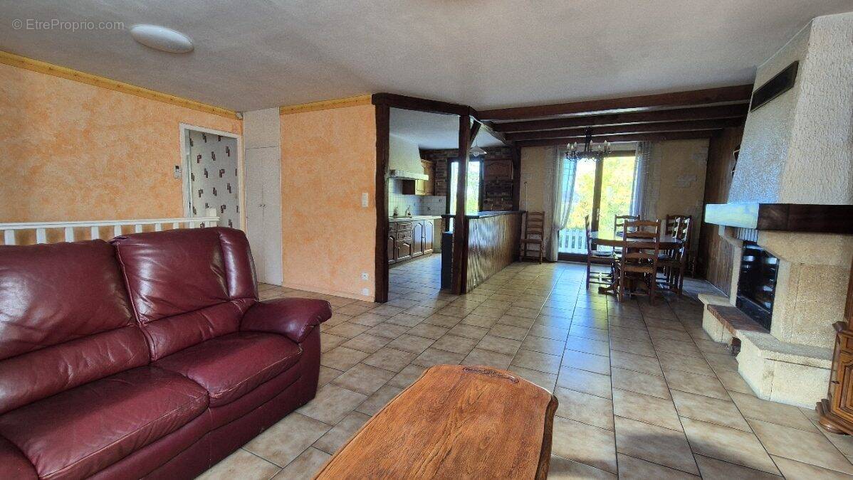 salon - Maison à MERY-SUR-MARNE