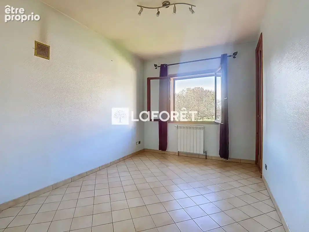 Maison familiale avec piscine, beaux volumes et espace indépendant - photo 13