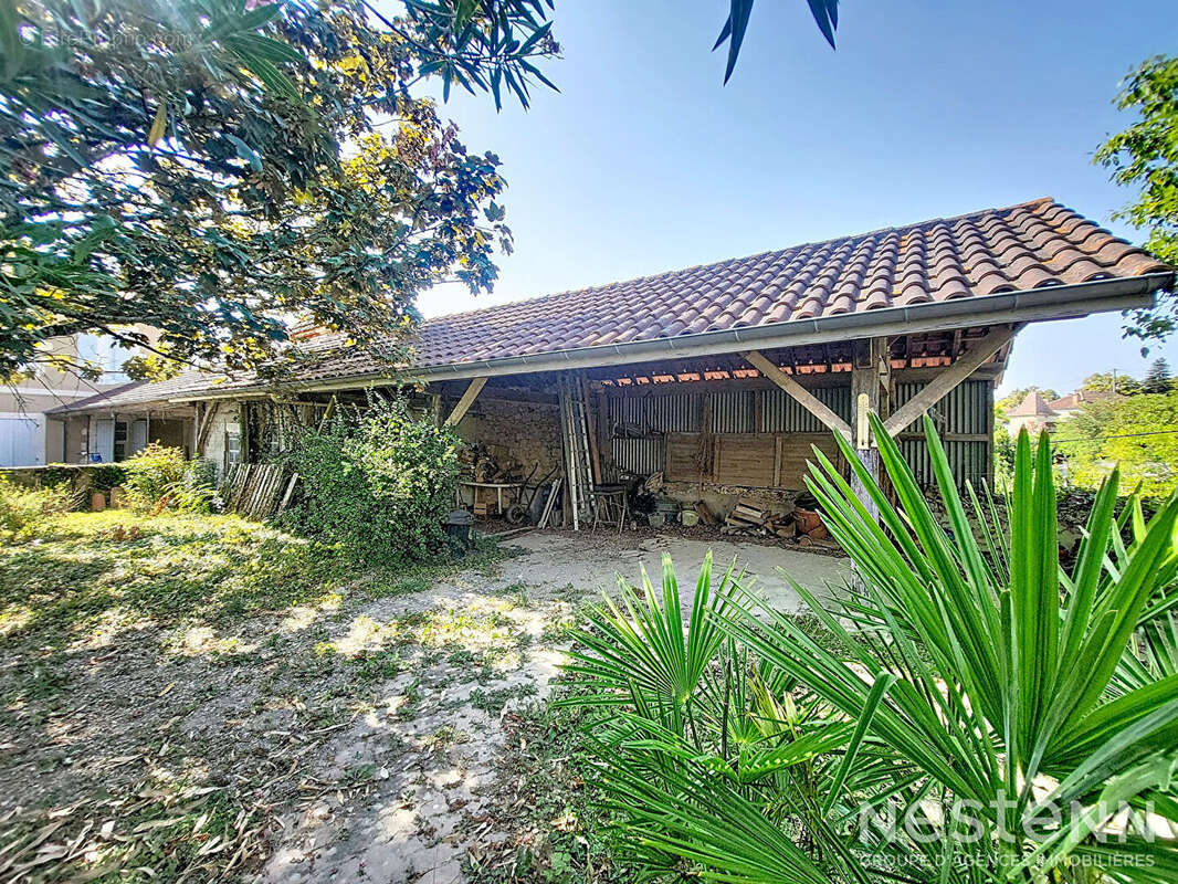 À Vendre Maison en pierre avec jardin, puits et dépendances au coeur du village de Saint-Puy - photo 14