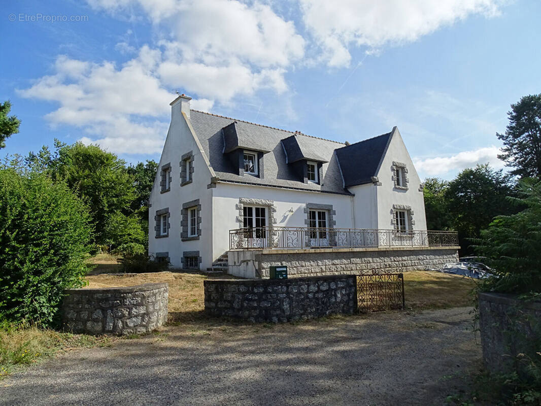 Maison à LOCARN