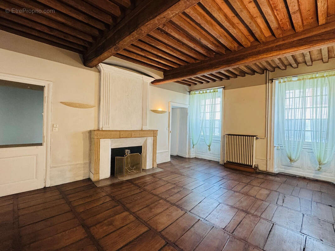 Maison à SAINT-SYMPHORIEN-DE-LAY
