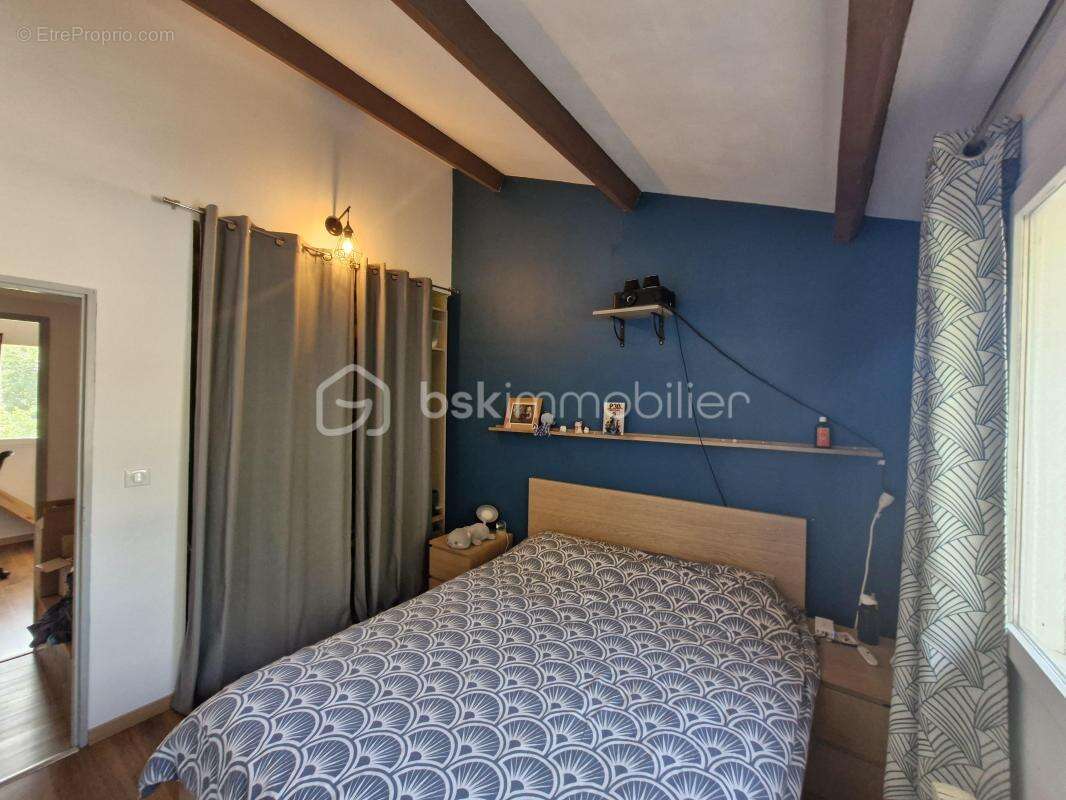 Maison familiale, ou bureaux, 8 pièces, lumineuse, au calme – Avec piscine, jardin, terrasses, grand espace de vie, grand parkin - photo 5