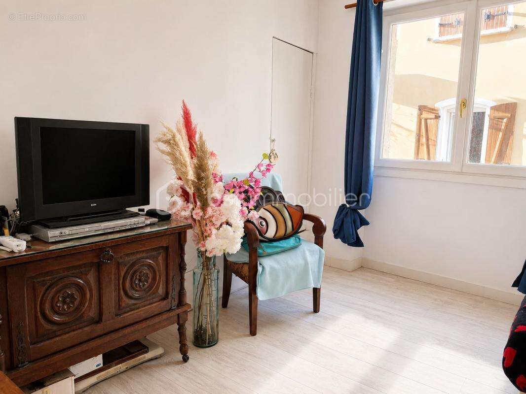 RARE – Grande maison de village 203 m² + local commercial + terrasse – Saint-Chamas Port - photo 11