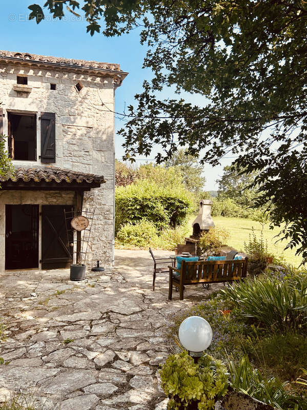 Maison à MONTAIGU-DE-QUERCY