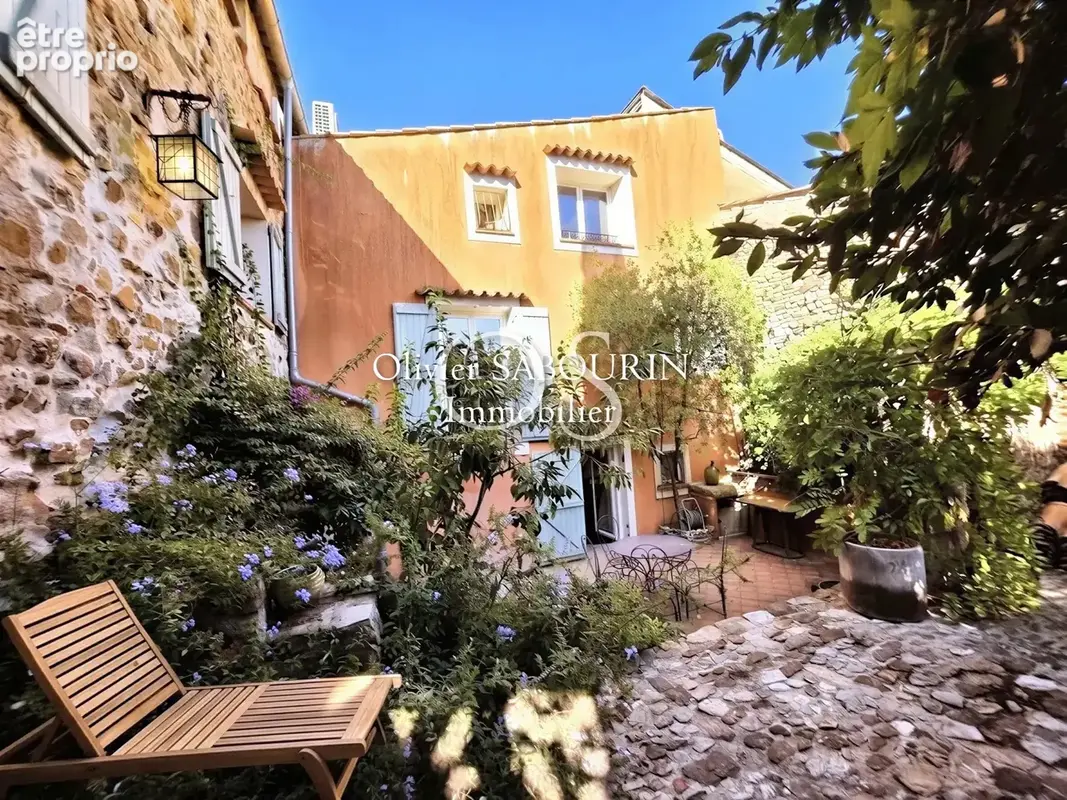 Exceptionnel au cœur du village de Roquebrune-sur-Argens ! - photo 2