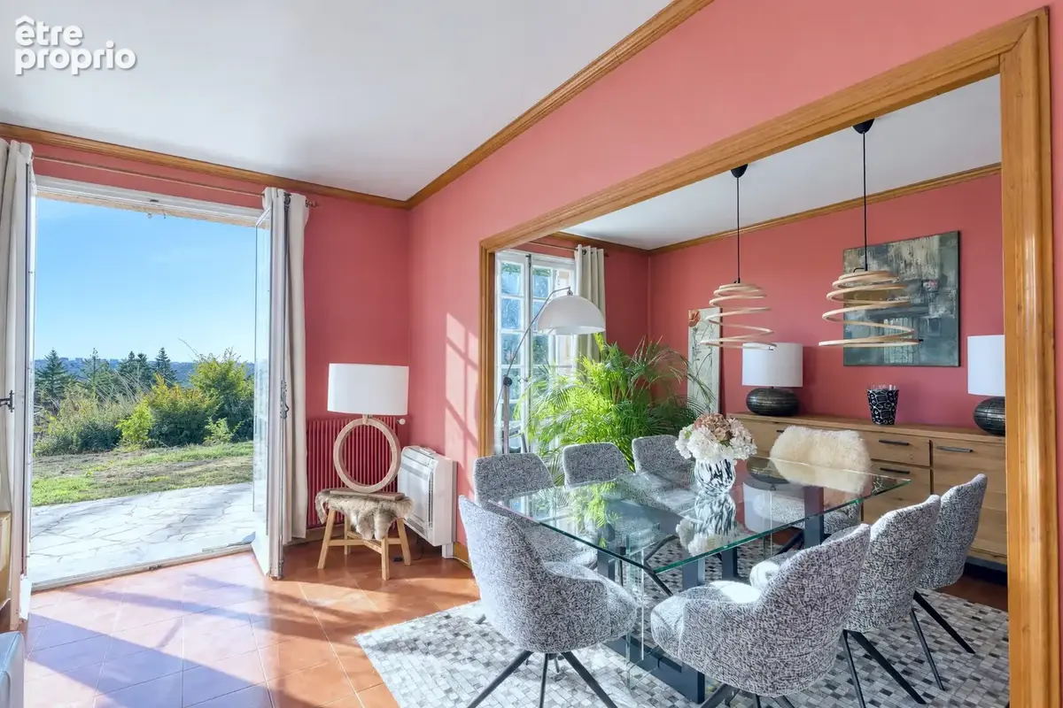 Panorama exceptionnel pour cette propriété de 300m2 sur 3 300m2 de terrain. - photo 4