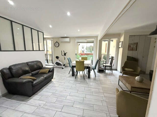 Appartement à MARSEILLE-5E