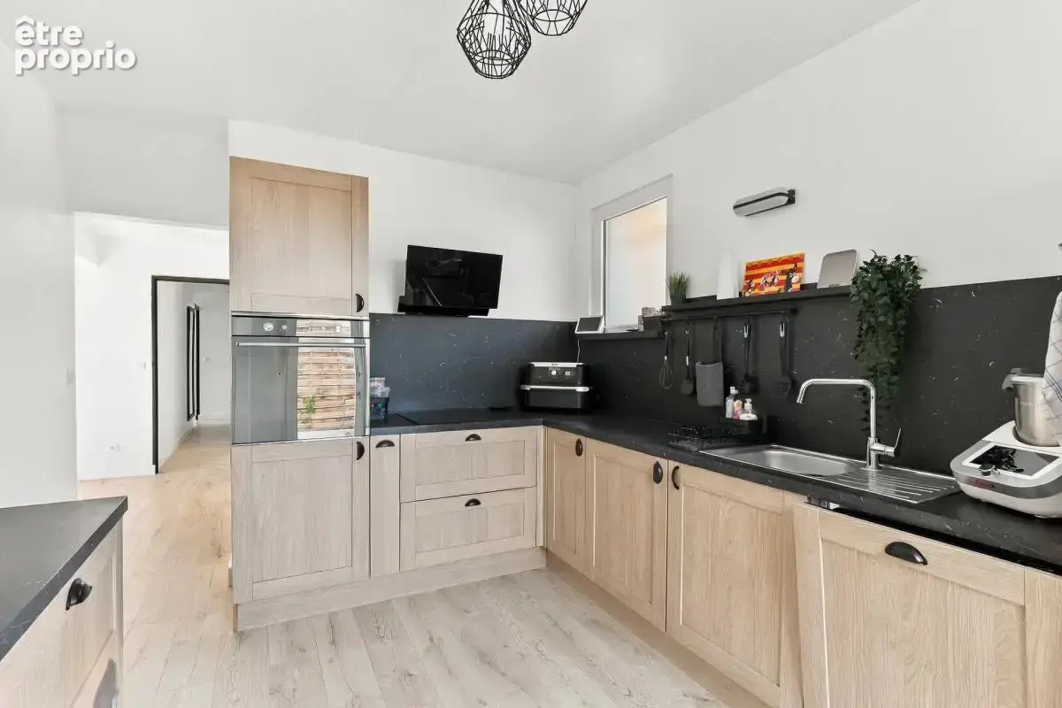 Maison de 8 pièces de 182 m² à Challonges DPE C - photo 4