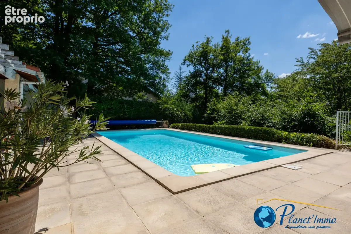 Maison individuelle de 233 m2 habitables avec terrain de 2100m2 arboré avec Piscine. - photo 4