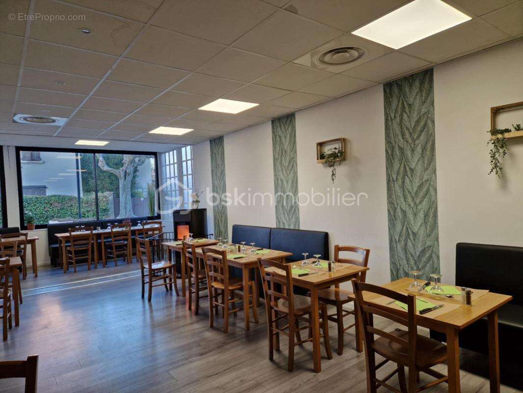 Commerce à LA CHAPELLE-DE-LA-TOUR