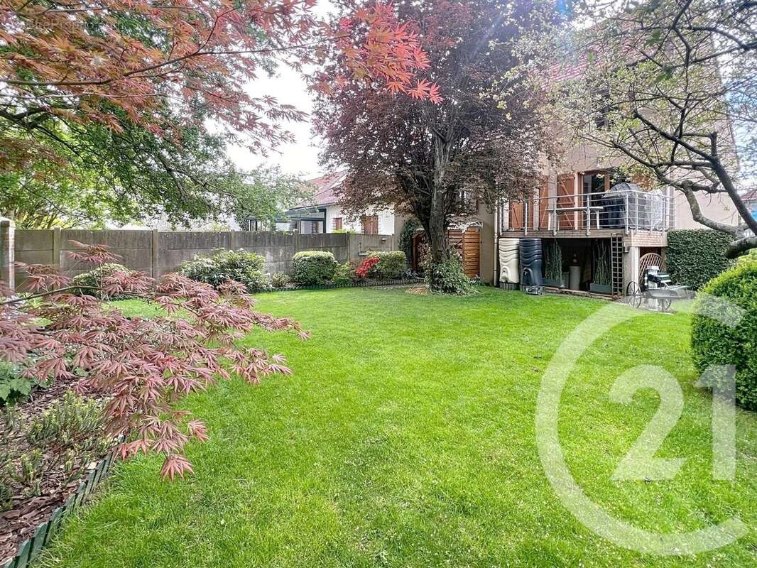 Maison à LE THILLAY