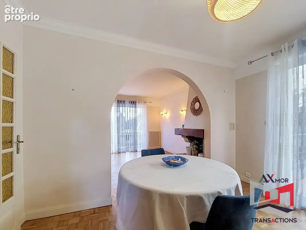 Maison familiale avec sous-sol complet et beau jardin paysagé - photo 6