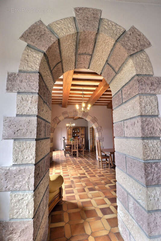 Maison mitoyenne de village avec 5 chambres et plus - photo 4