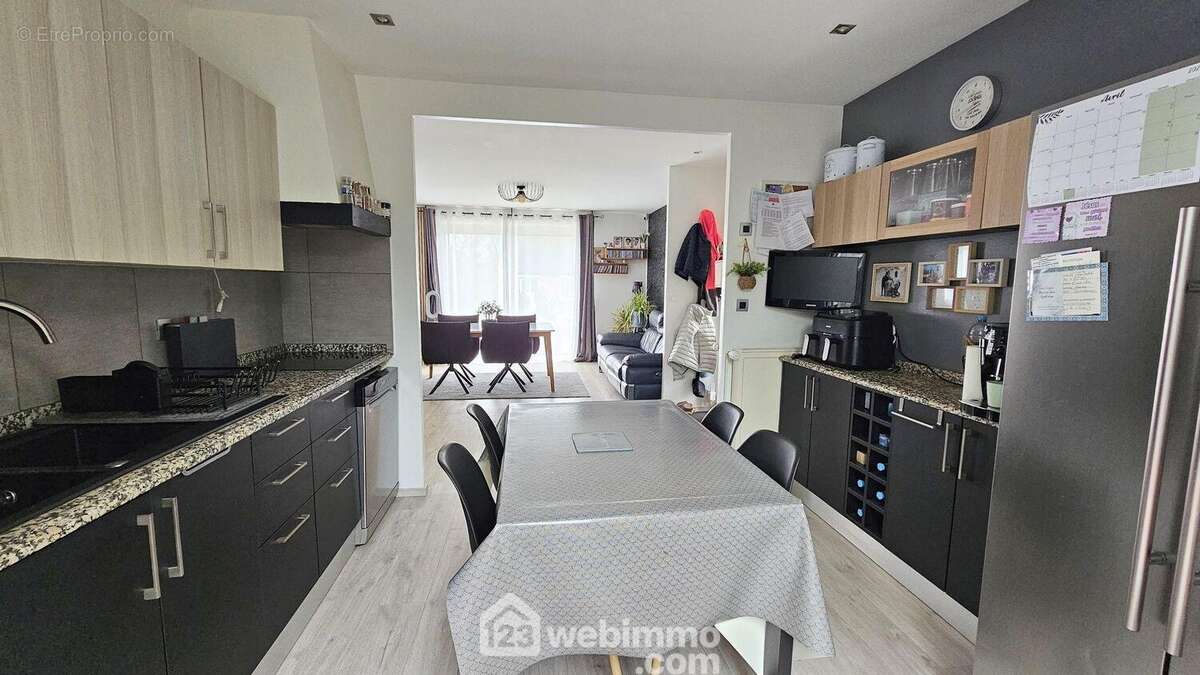 Une cuisine de 10 m² toute équipée. - Maison à MILLY-LA-FORET