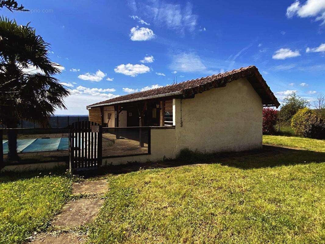 Maison en pierre avec piscine à Excideuil 5 pièce(s) 180 m2 - photo 12