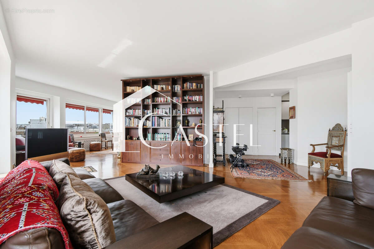 Appartement à PARIS-16E