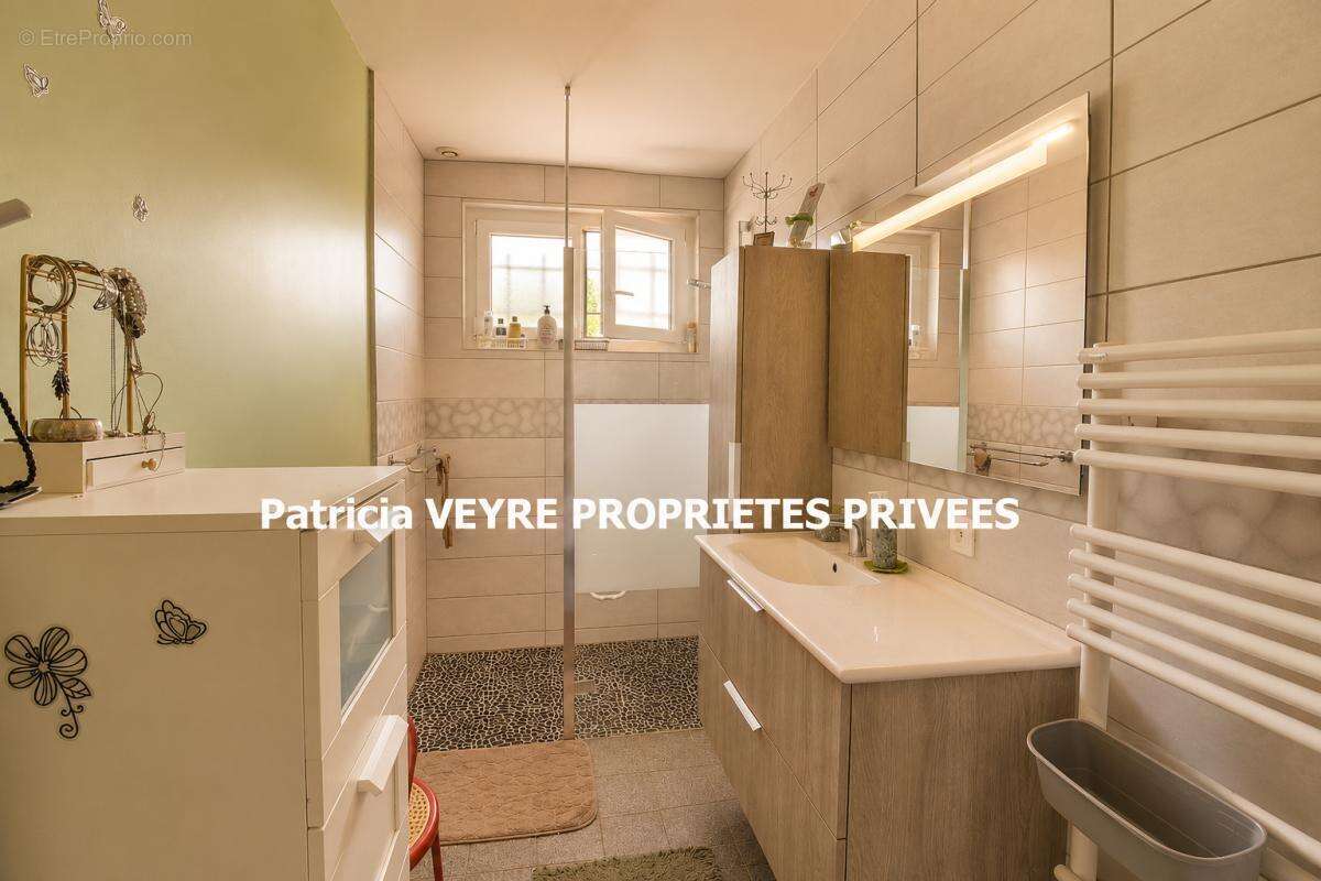 FRAISSES (42490) Maison individuelle rénovée 111m²  habitables + dépendance de 85 m² sur 776m² de terrain - photo 9