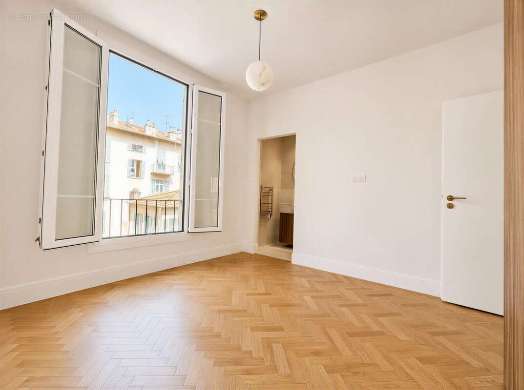Nice Le Port – Appartement de caractère - photo 8