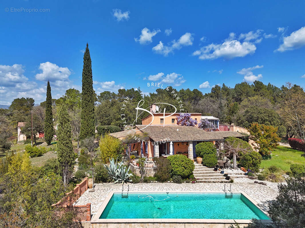 Maison à ENTRECASTEAUX