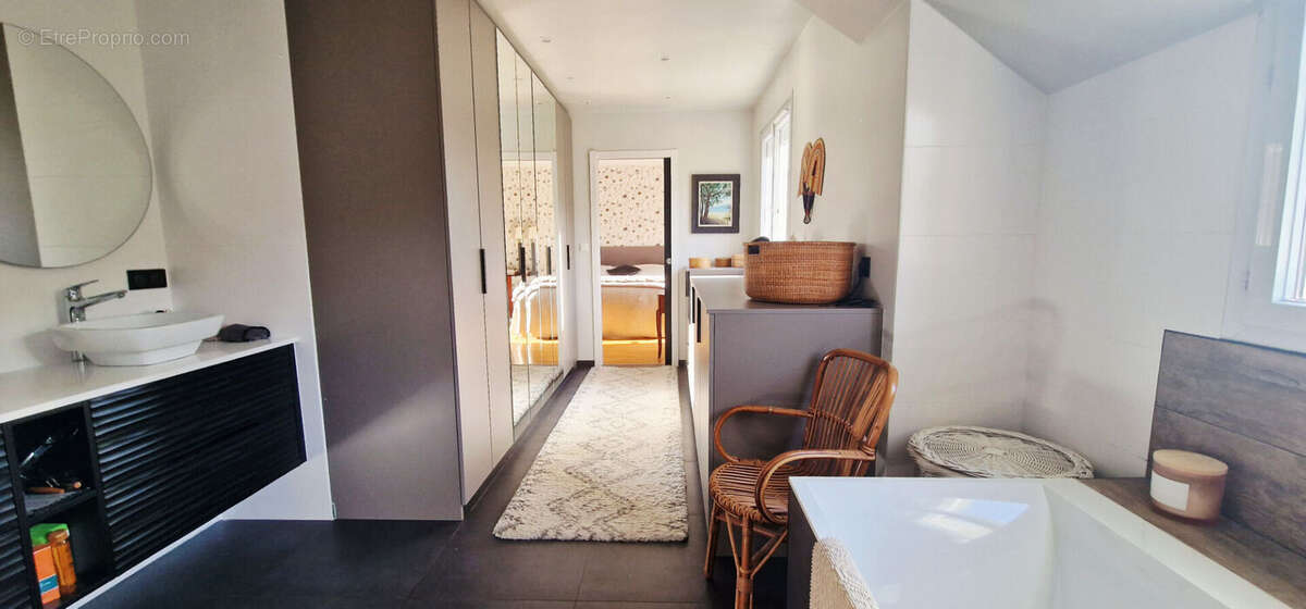 Maison à VILLE-D'AVRAY