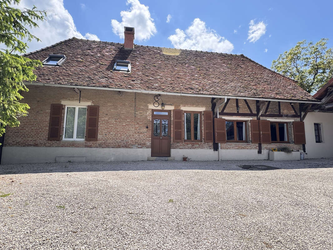 Maison à PIERRE-DE-BRESSE