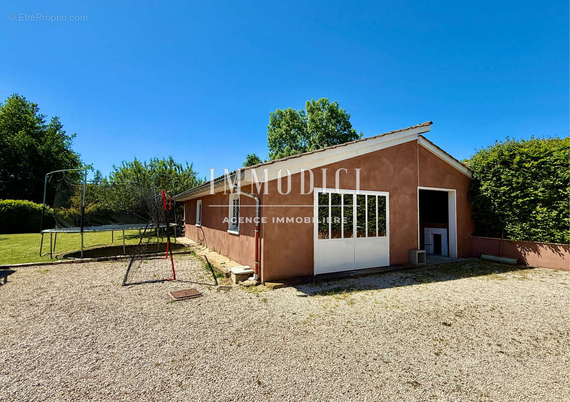 Maison à CRUZILLES-LES-MEPILLAT