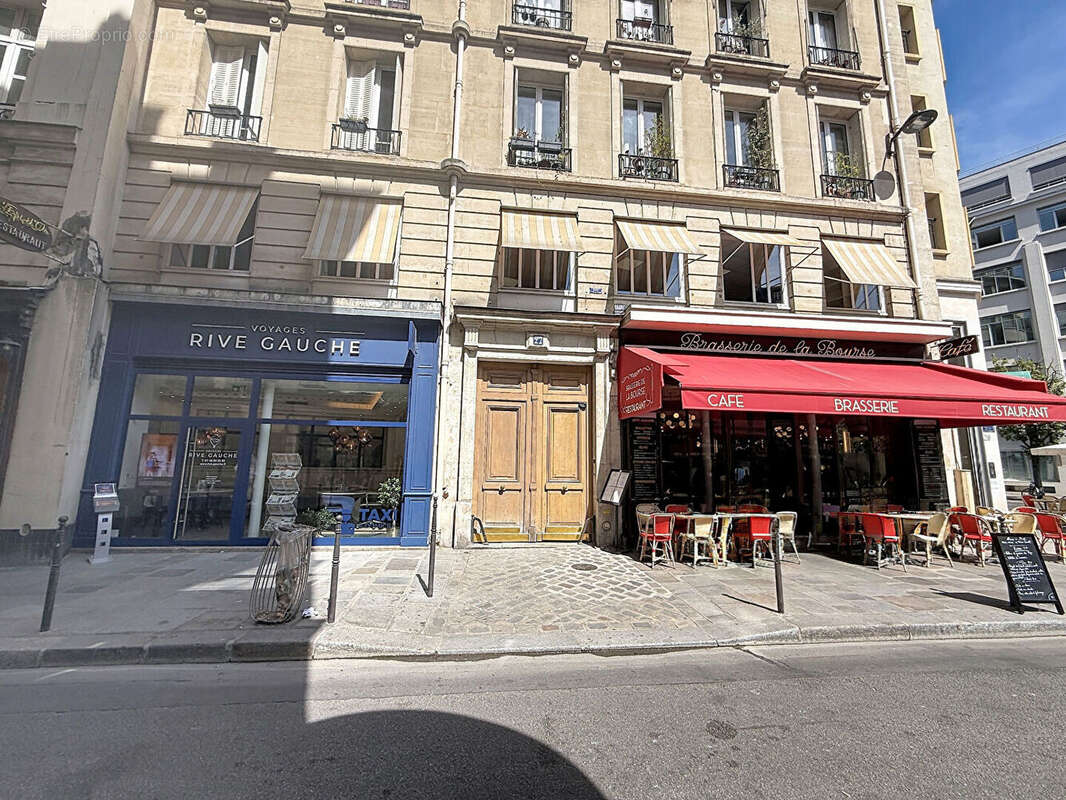 Appartement à PARIS-1E