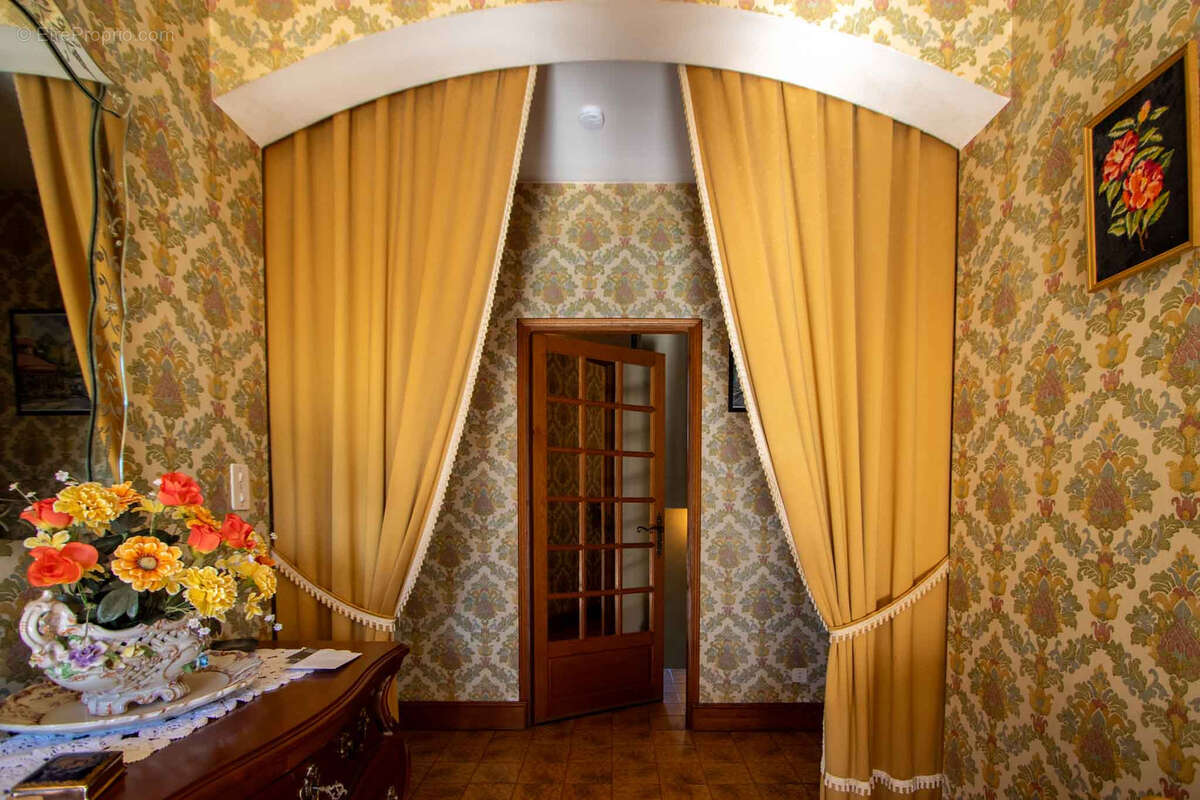 Maison à SAINT-JULIEN-DE-LAMPON