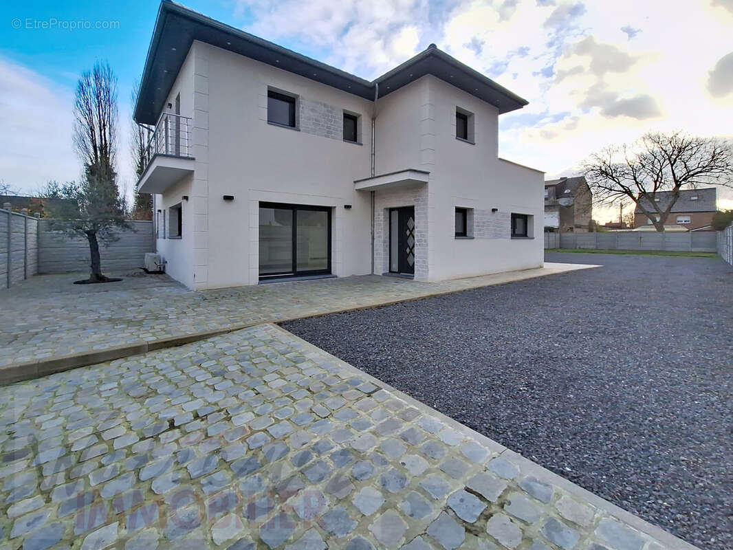 Maison à PETITE-FORET