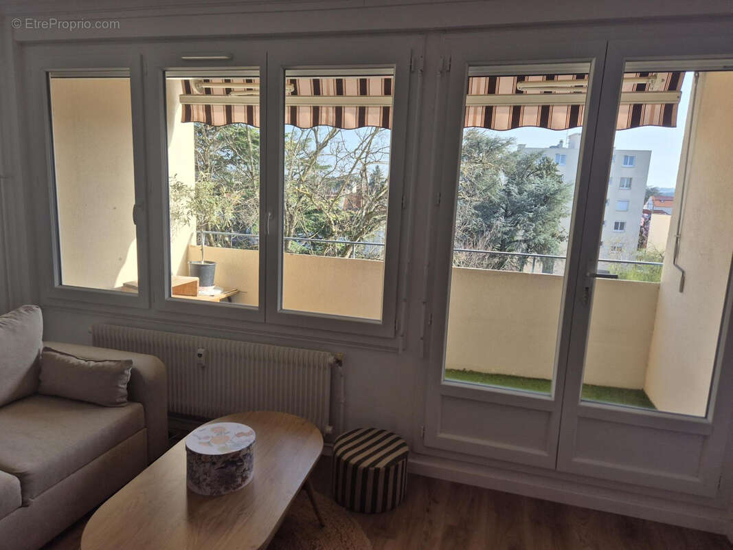 Appartement à LE COTEAU