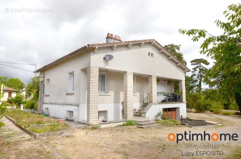 Maison à AVAILLES-LIMOUZINE