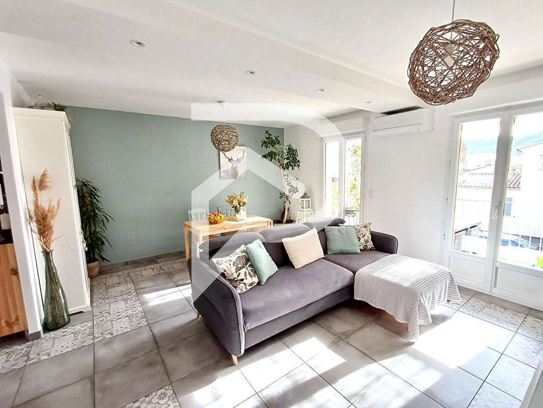 Appartement à MEYRARGUES