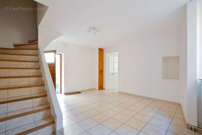 Maison à SAINT-NAZAIRE-DE-LADAREZ