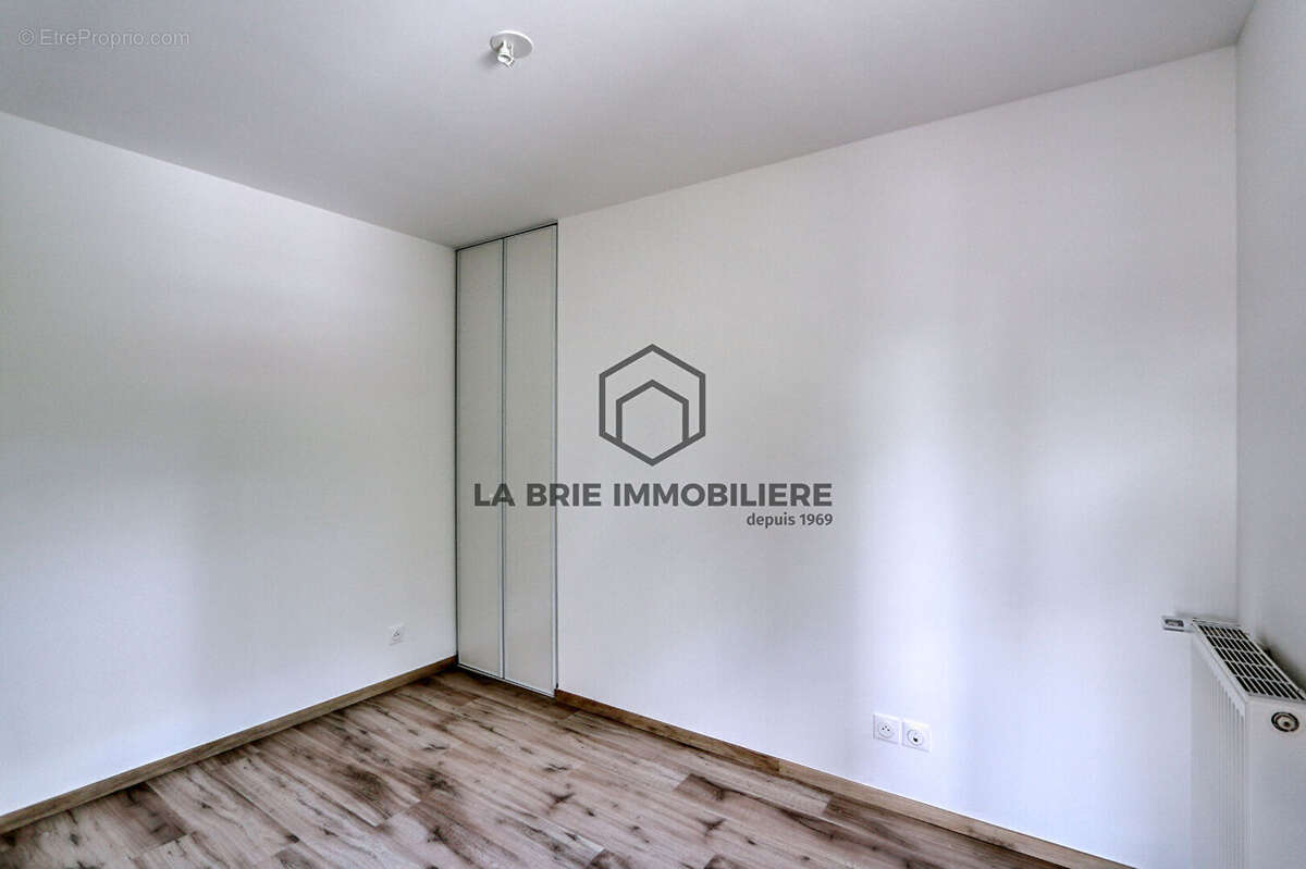 Appartement à EMERAINVILLE