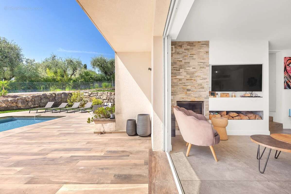 Maison à ROQUEFORT-LES-PINS