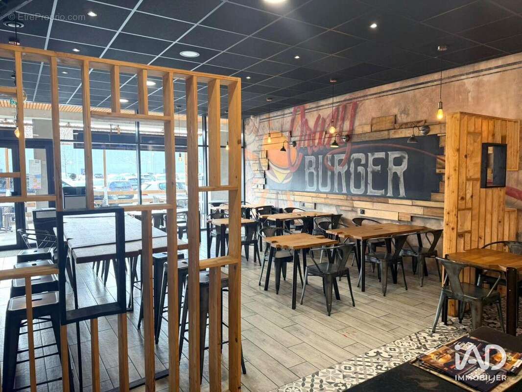 Photo 3 - Commerce à SAINT-JUST-SAINT-RAMBERT