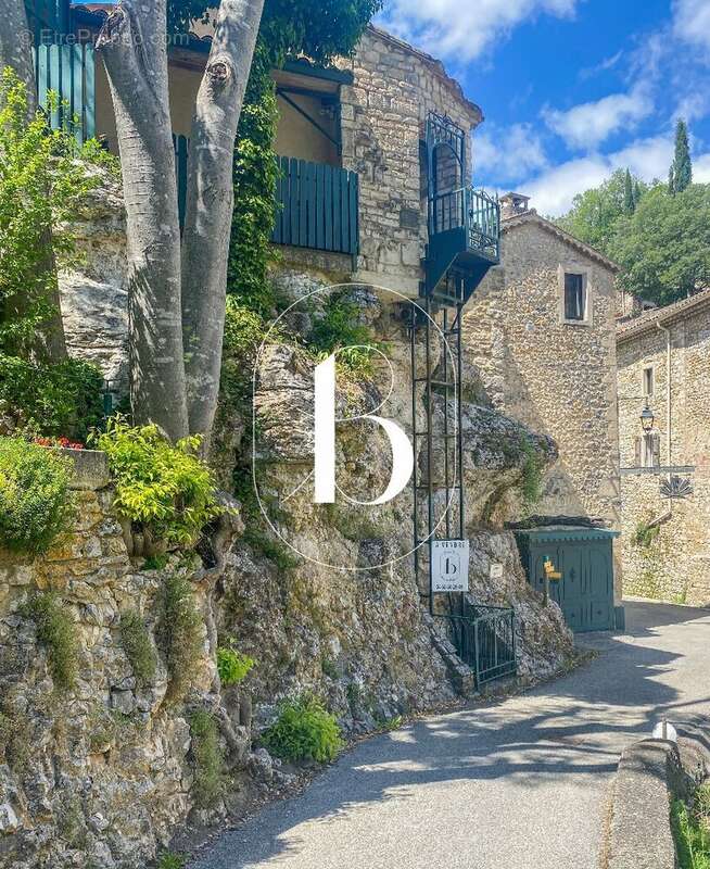 Maison à BARJAC