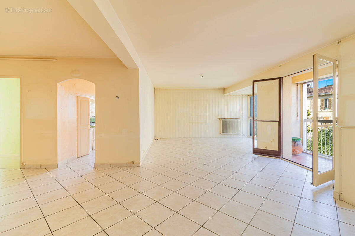 Appartement à MARSEILLE-5E