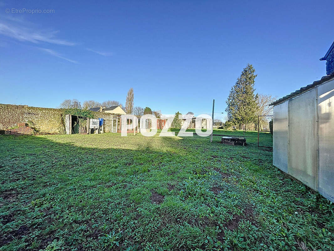 Terrain à VIENNE-EN-BESSIN