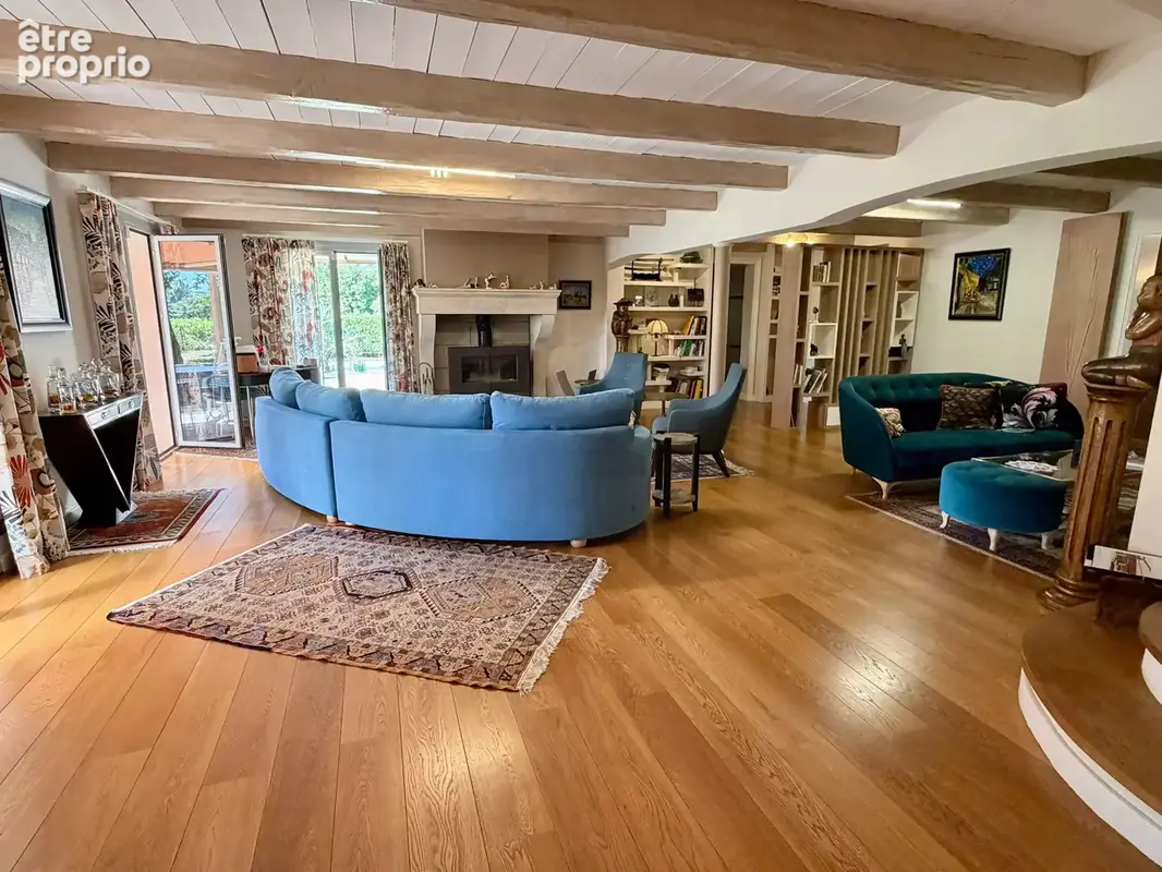 Élégante propriété avec villa principale, mazet en pierres et piscine - photo 25