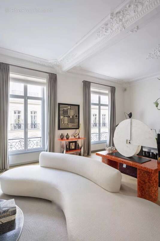 Appartement à PARIS-8E