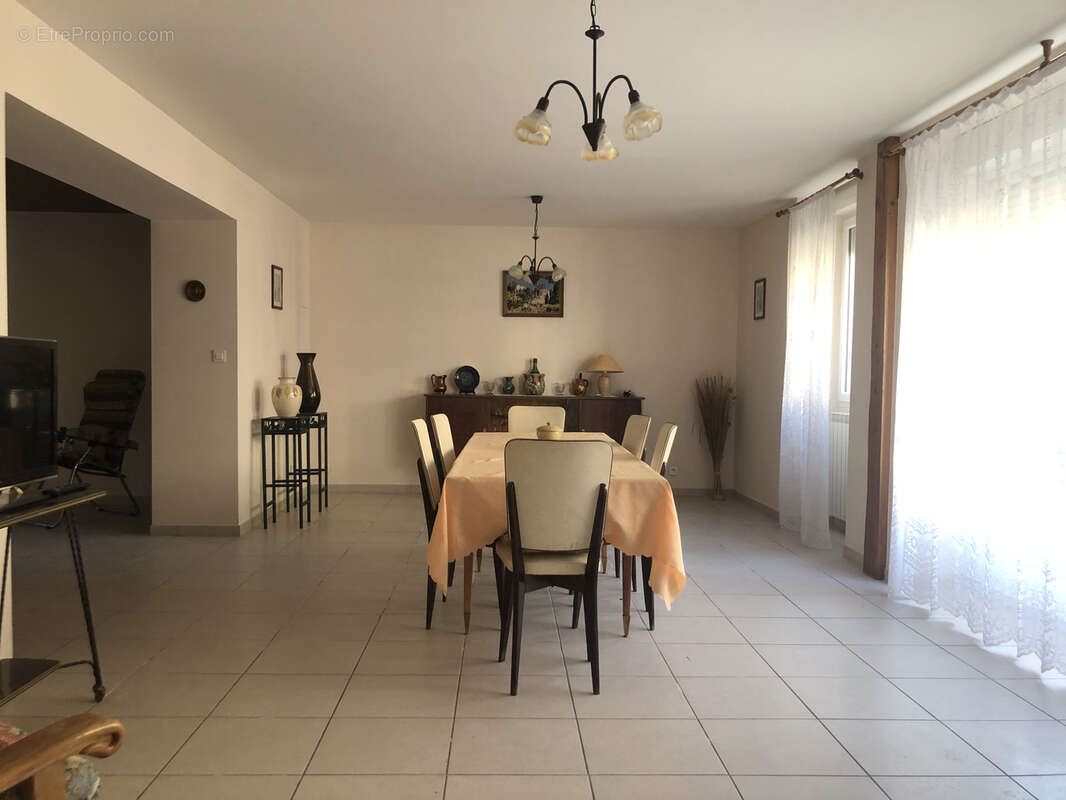 Maison 6 pièces 173m2 - photo 2