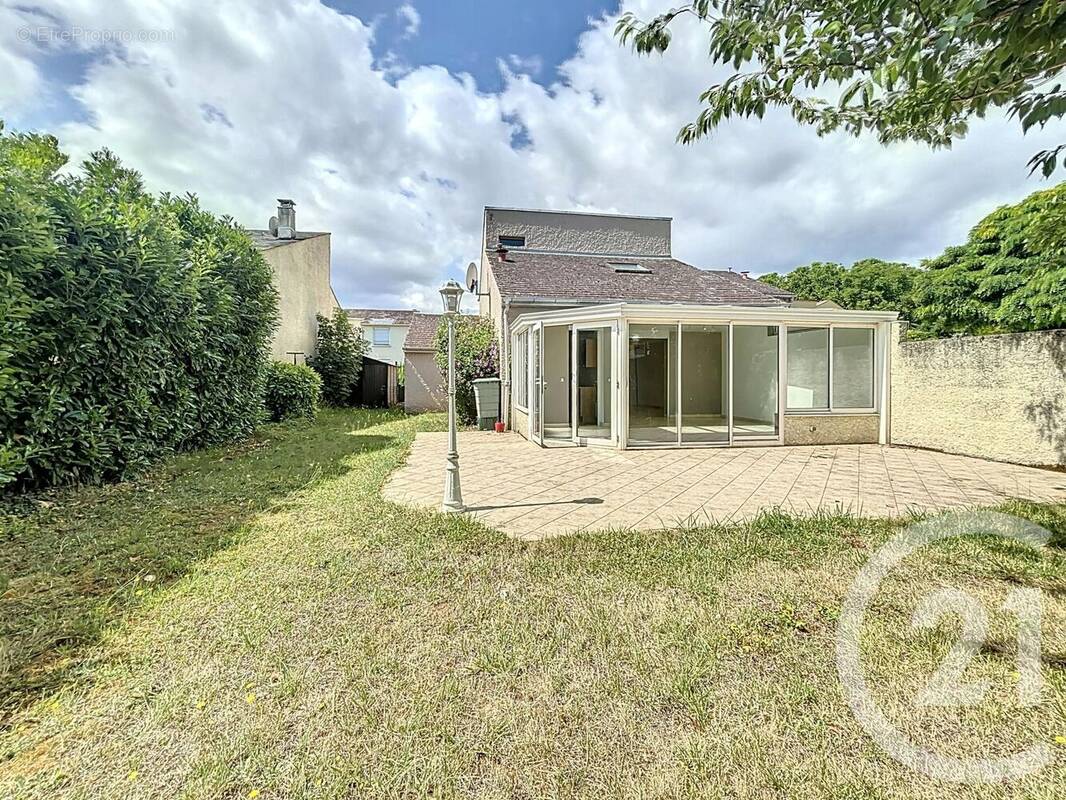 Maison à COMBS-LA-VILLE