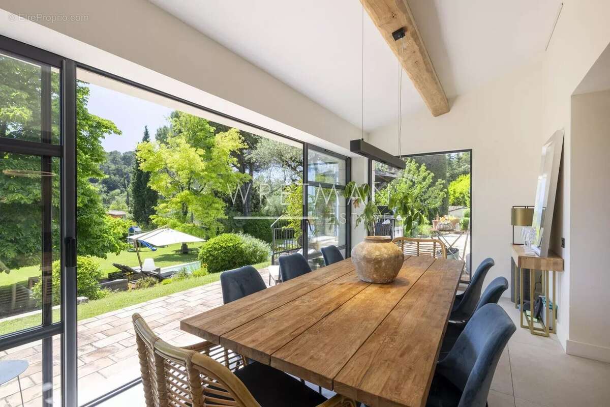 Maison à VALBONNE
