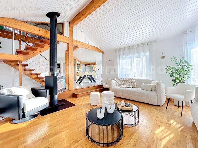 Magnifique_maison_individuelle_cranves_sales_calme_frontiere_suisse_geneve_proche_ecole_bus_ceva_piscine_ terrain_salon_sejour_ - Maison à CRANVES-SALES