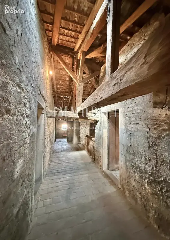 Demeure de caractère du XVIIᵉ siècle de 340 m2 avec cour et beau potentiel - photo 21