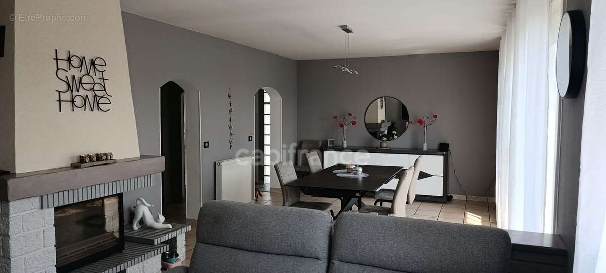Maison familiale de 6 pièces avec 4 chambres, bureau et sous-sol aménagé - photo 4