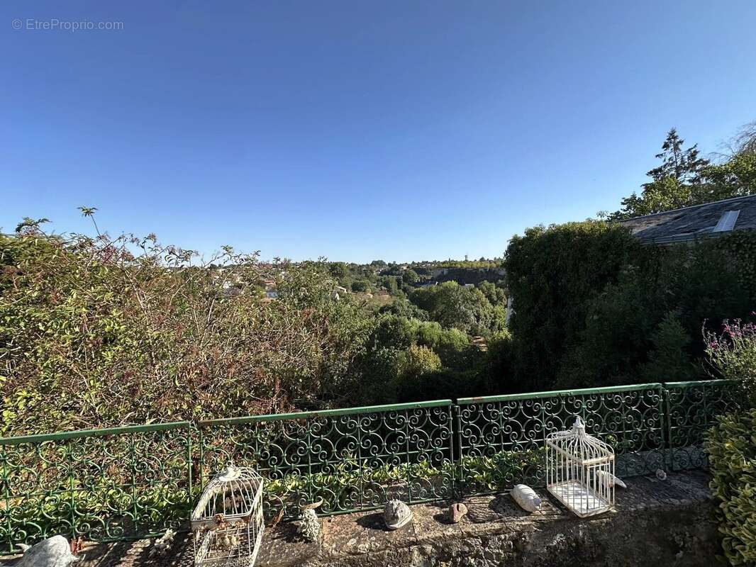 Demeure de caractère chargée d'histoire avec vue sur la vallée - photo 6