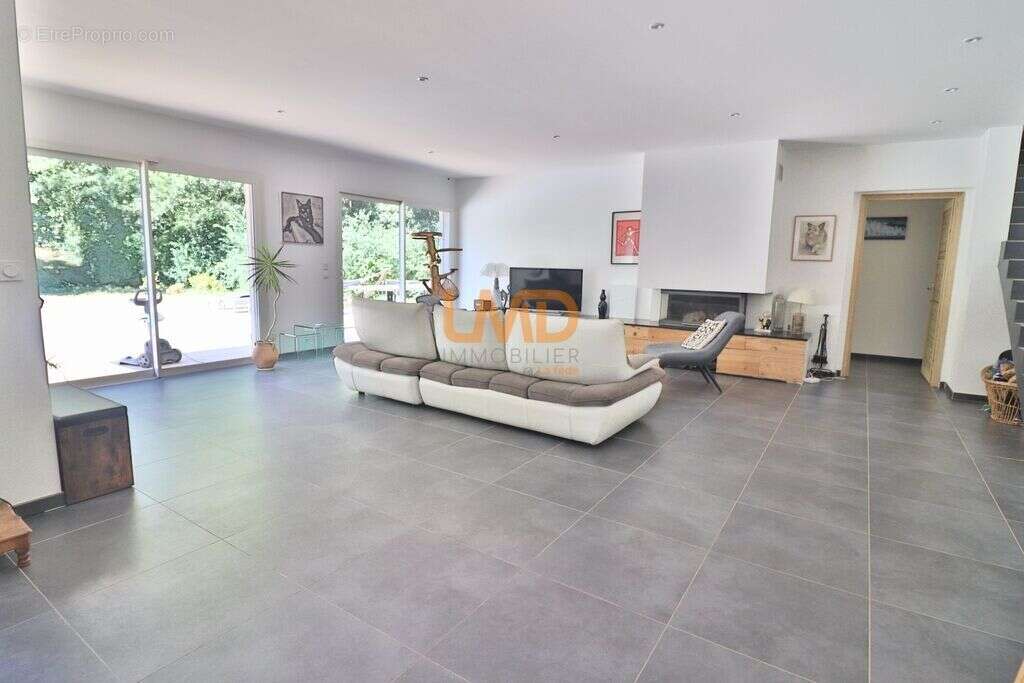 Maison à NANS-LES-PINS
